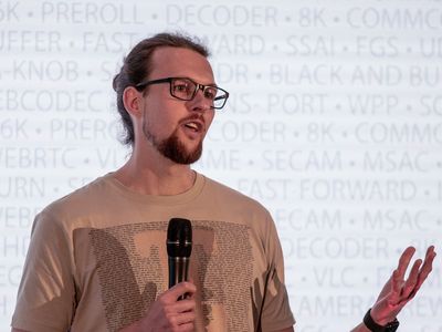 Marco speaking at CommCon 2023